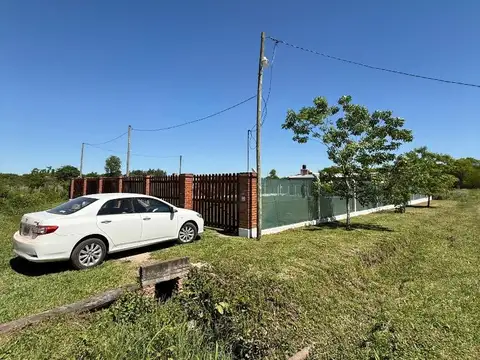 Lote de 800m² parquizado con Quincho en Altos Verdes