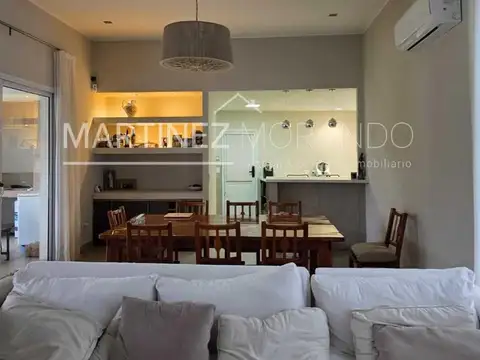 Casa 5 ambientes con 3 baños