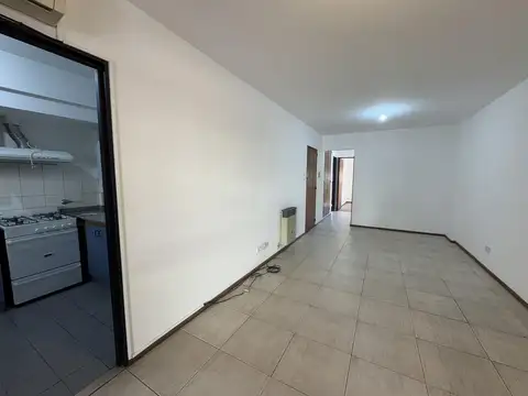 Departamento en venta de dos dormitorios con cochera y balcon al frente