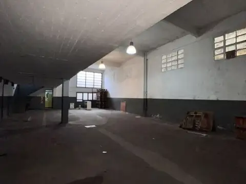 Galpón en alquiler en José León Suarez!
