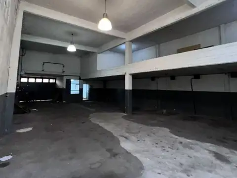 Galpón en alquiler en José León Suarez!