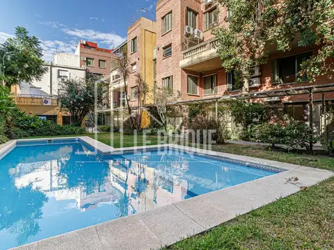 Excelente 4 ambientes + Cochera Fija Cubierta con baulera