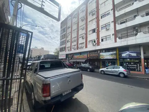 DEPARTAMENTO MONOAMBIENTE CON COCINA SEPARADA. ALQUILER USO PROFESIONAL.-