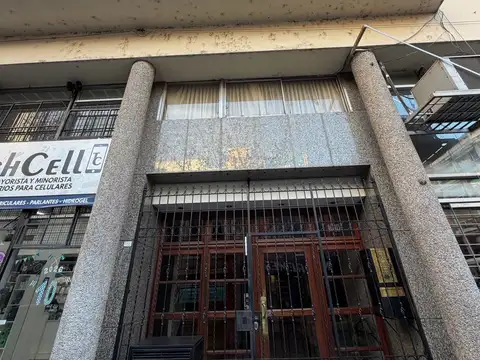 DEPARTAMENTO-TRES DORMITORIOS-MAS ESCRITORIO-COCHERA-BALCON-CENTRO-España al 1000