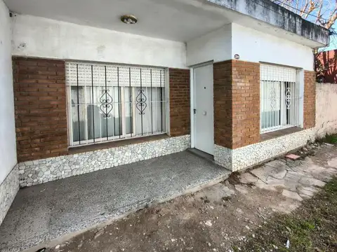 Casa en PH en alquiler Castelar Sur - Granada al 3400