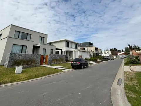 Terreno en Venta en La Horqueta, USD 460.000