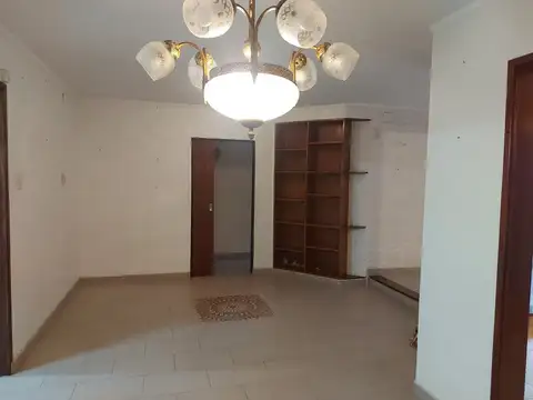 CASA 3 DORM, COCHERA , PLENO CENTRO Y CON PILETA