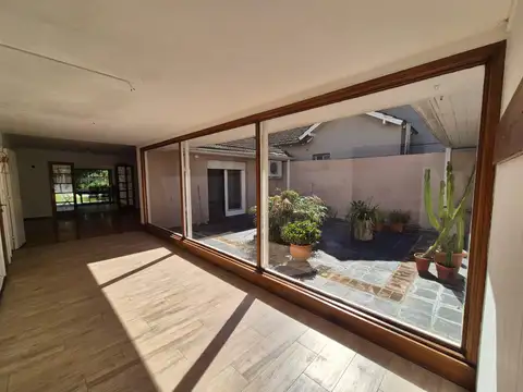 Casa 6 ambientes con 4 baños