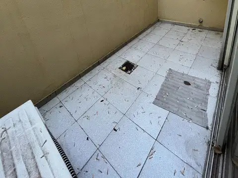 Alquiler departamento 2 ambientes en PB, con patio al frente