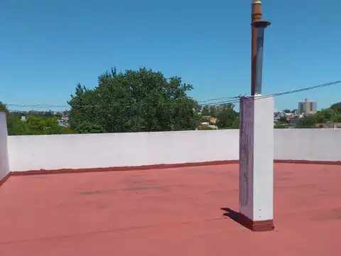 Alquiler departamento 2 ambientes con patio. Ubicado en Planta Baja con entrada independiente