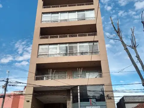 Departamento en venta de 3 ambientes c/ cochera en Monte Grande
