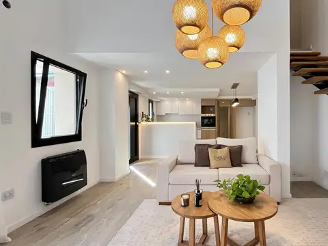 VENTA: casa de pasillo en Ph de 3 dormitorios, reciclada a nueva y patio con parrillero. Lourdes.