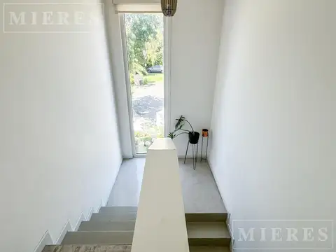 Casa 6 ambientes con 4 baños