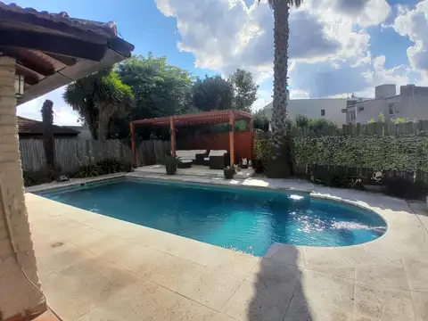 Casa dos plantas en Club Maschwitz Privado