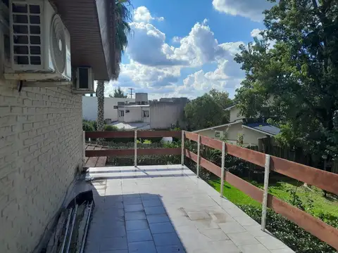 Casa en Venta con 3 cocheras