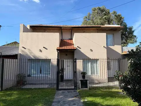 Venta Casa 4 amb "Parque/Quincho/Garage"