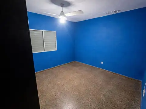 Casa 10 ambientes con 2 baños