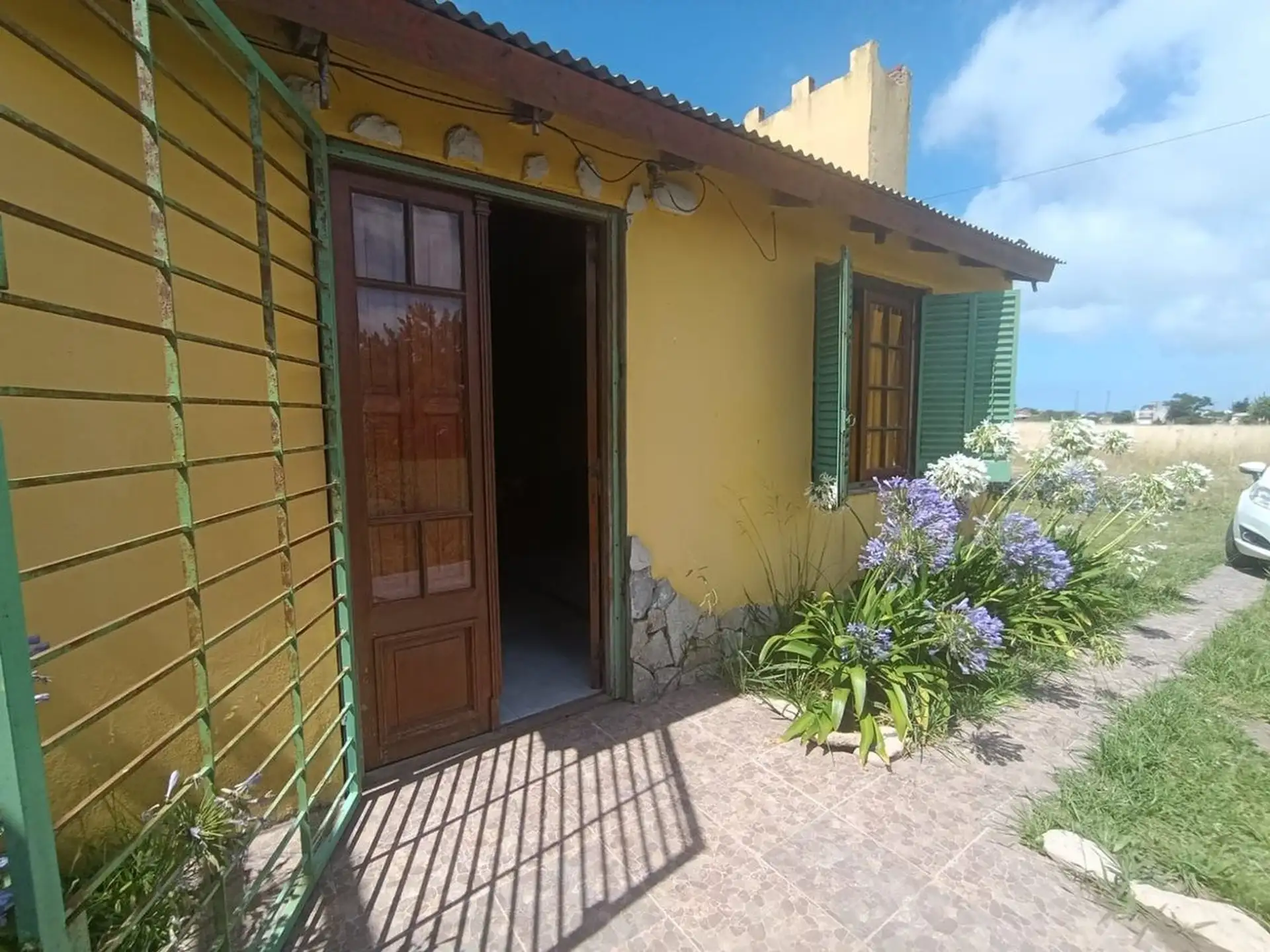 Casa 3 ambientes en San Eduardo del Mar, 900m², luminosa y cálida