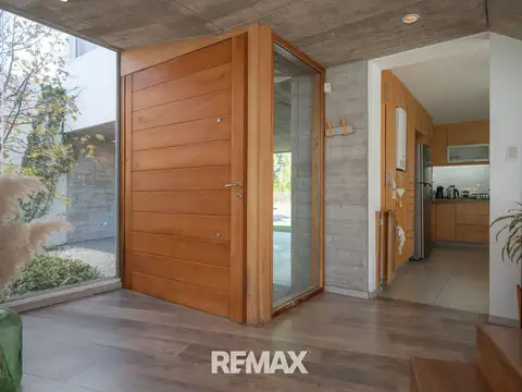 Casa 7 ambientes con 4 baños