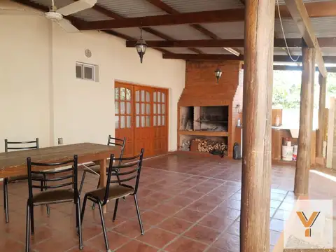 Casa en venta - 3 Dormitorios 3 Baños - Cochera - 600Mts2 - Tornquist