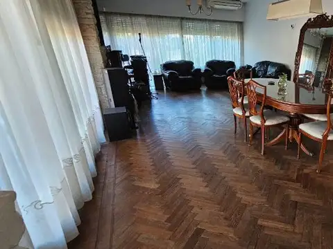 Chalet ubicado en excelente punto de Quilmes Centro