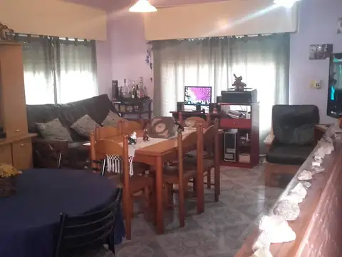 Venta 2 casas con salon comercial cochera ludueña