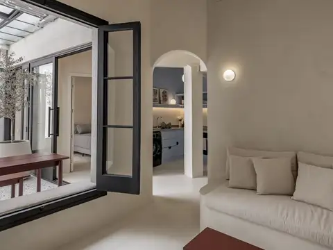 Reservado. Alquiler comercial/profesional/oficina/showroom en Palermo Soho. Refaccionando a nuevo. De categoría. Gran diseño mediterráneo: ÚNICO! Sin expensas.