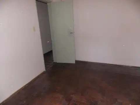 VENTA  CASA DE 2 DORMITORIOS PATIO CON PARRILLA ALQUILADO