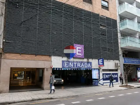 Venta cochera cubierta 24 hs en recoleta