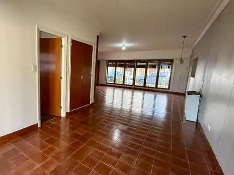 Casa en Alquiler con 1 cochera