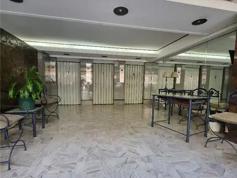 Avenida Carabobo 100, Piso 1