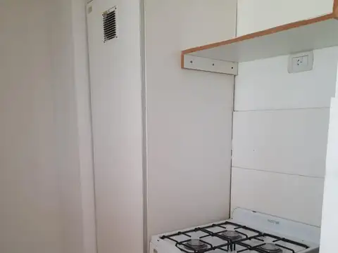 Monoambiente en alquiler, con vista al río.