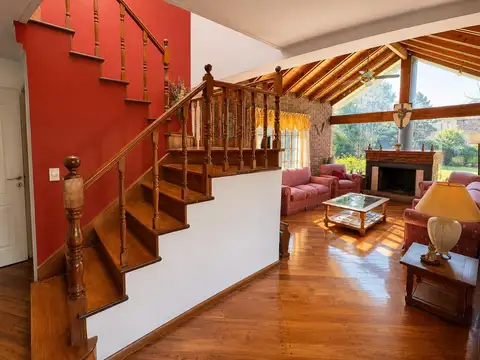 Casa en Venta con 3 cocheras