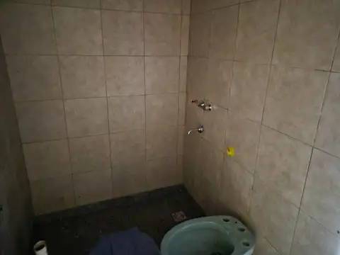 LOCAL COMERCIAL VIDRIADO EN ZONA CENTRO