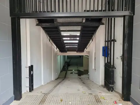 SE VENDE COCHERA EN EDFICIO-CÉNTRICA EN SANTA FE