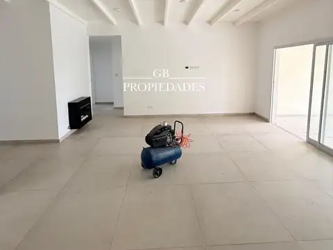Casa 4 ambientes con 3 baños
