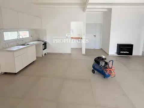 Casa 4 ambientes con 3 baños