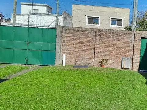 VENTA CASA MULTIFAMILIAR BANFIELD