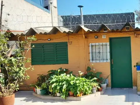VENTA CASA MULTIFAMILIAR BANFIELD