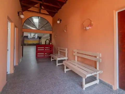 SE VENDE SALON DE EVENTOS Y 4 LOCALES COMERCIALES