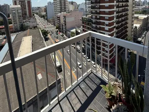 Departamento  de 3 amb con dos balcones en venta .