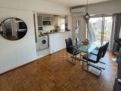 Departamento  de 3 amb con dos balcones en venta .