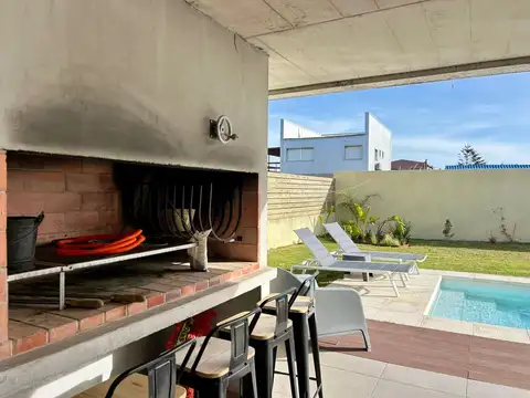 Casa en Alquiler con 1 cochera