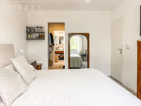Casa en Alquiler con 2 cocheras