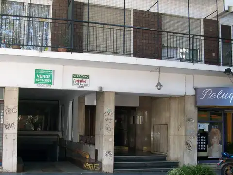 DEPARTAMENTO 2 AMBIENTES - EXCELENTE UBICACION - A 50 MTS. DE LA PLAZA 