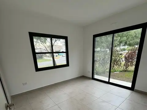 Casa en Alquiler con 1 cochera