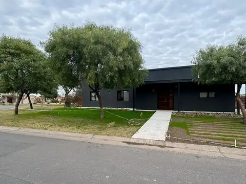 Casa  en Alquiler en San Ramiro, Pilar del Este, Pilar