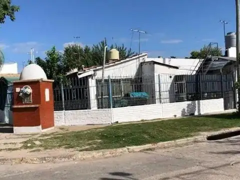 Casa dividida en 3 viviendas en Libertad,  Merlo  