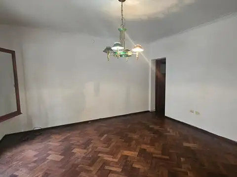 Venta- Casa Frente dos dormitorios - Barrio Arroyito.