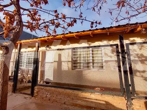 VENTA CASA 2 DORMITORIOS GENERAL FERNANDEZ ORO